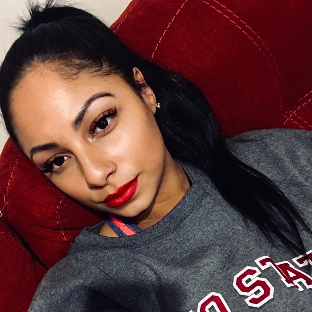 Meet your Posher, Olivia